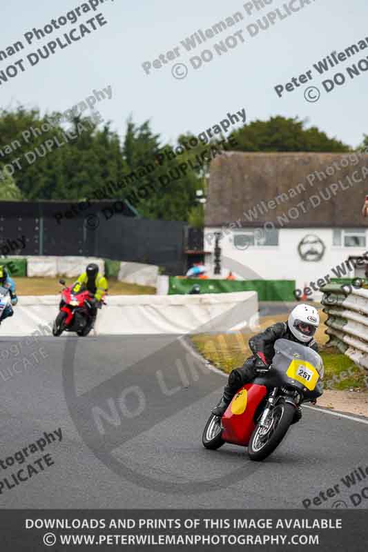 Vintage motorcycle club;eventdigitalimages;mallory park;mallory park trackday photographs;no limits trackdays;peter wileman photography;trackday digital images;trackday photos;vmcc festival 1000 bikes photographs